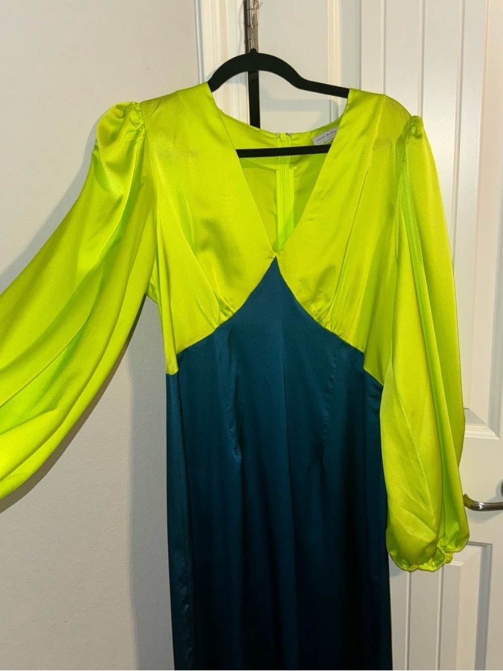 🍋🟩Satin Colorblock Dress - Picture 2 of 5